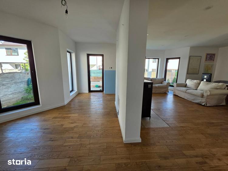 Casă cu 5 camere cu Teren 311 Mp în Central