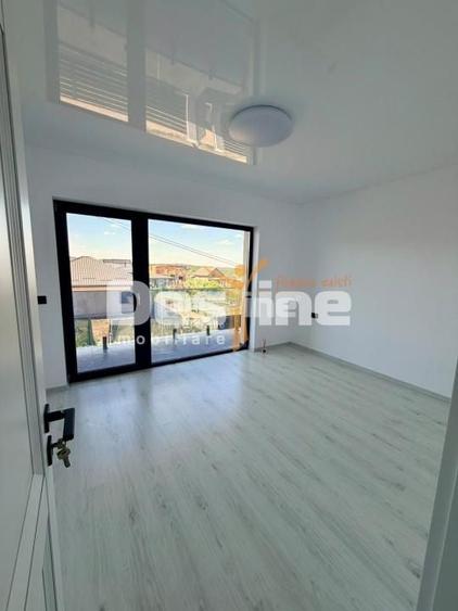 Duplex cu 4 camere cu Canalizare în Rediu