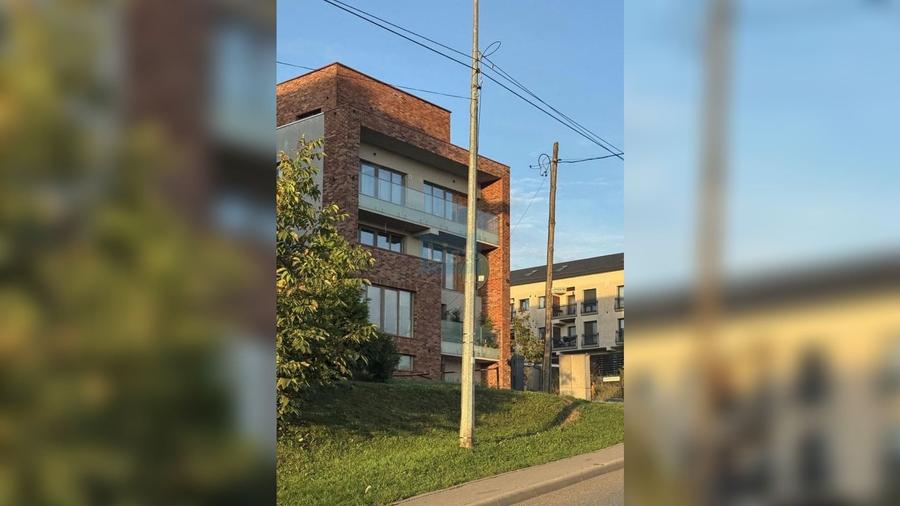 Apartament cu 3 camere semidecomandat în Borhanci