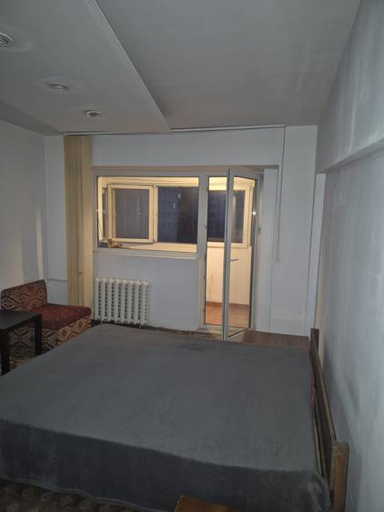 Apartament cu 3 camere decomandat în Lacul Tei