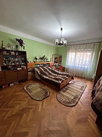 Casă individuală cu 4 camere cu Canalizare în Central