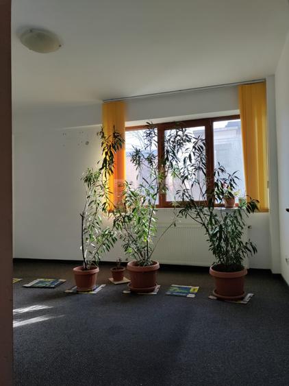 Apartament cu 4 camere decomandat în Ozana
