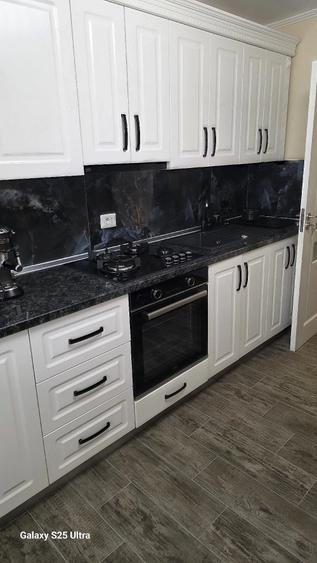 Apartament cu 3 camere decomandat în Horia