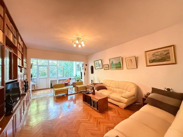 Apartament cu 4 camere decomandat în Arcul de Triumf