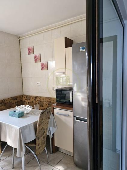 Apartament cu 3 camere decomandat, mobilat în Vasile Aaron