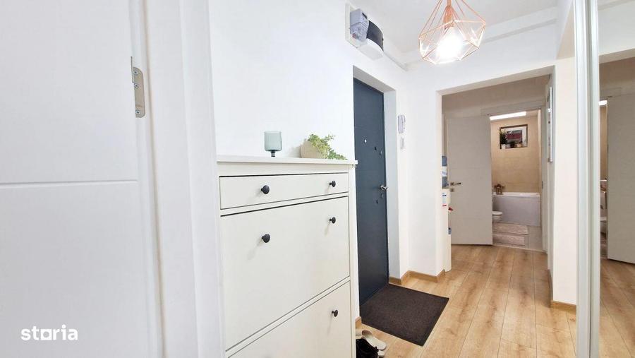 Apartament cu 4 camere decomandat, mobilat în Titan