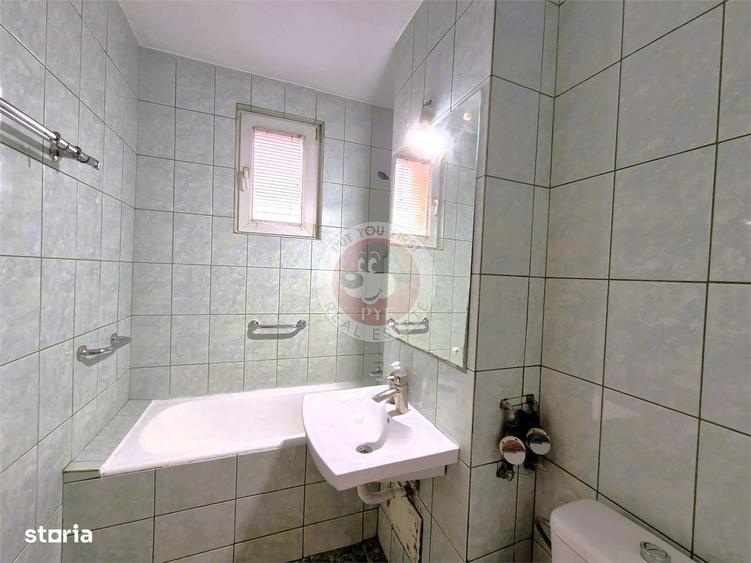 Apartament cu 3 camere decomandat, mobilat în Titan