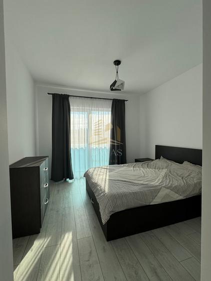 Apartament cu 3 camere semidecomandat, mobilat în Dâmbul Rotund