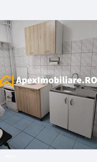 Garsonieră decomandată în Decebal