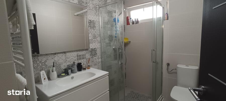 Casă cu 5 camere cu Teren 360 Mp în Calea București