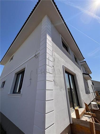 Duplex cu 4 camere cu Canalizare în Moșnița Nouă