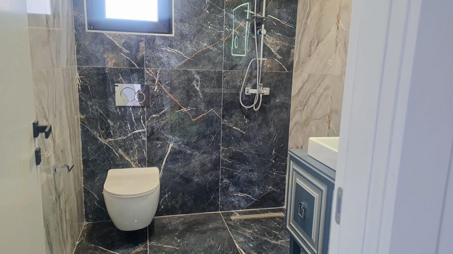 Casă individuală cu 4 camere cu Canalizare în Tunari
