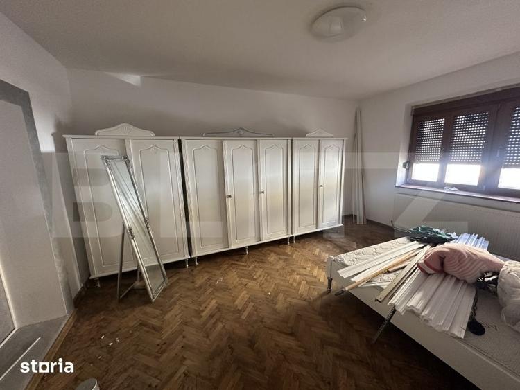 Casă cu 6 camere cu Canalizare în Central