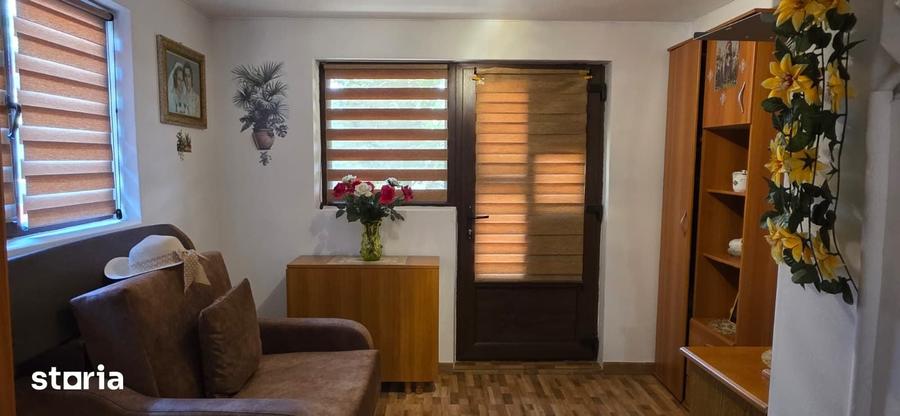 Casă cu 4 camere cu Teren 1004 Mp în Săucești