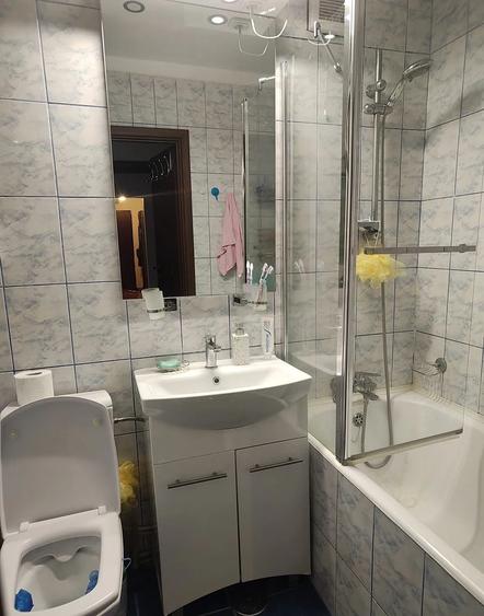 Apartament cu 3 camere semidecomandat în Giurgiului