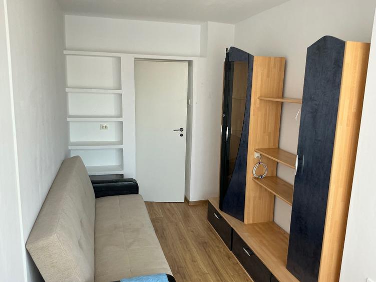 Apartament cu 3 camere decomandat în Traian