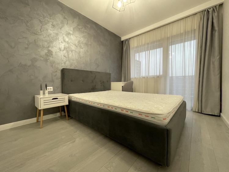 Apartament cu 3 camere semidecomandat, mobilat în Dâmbul Rotund