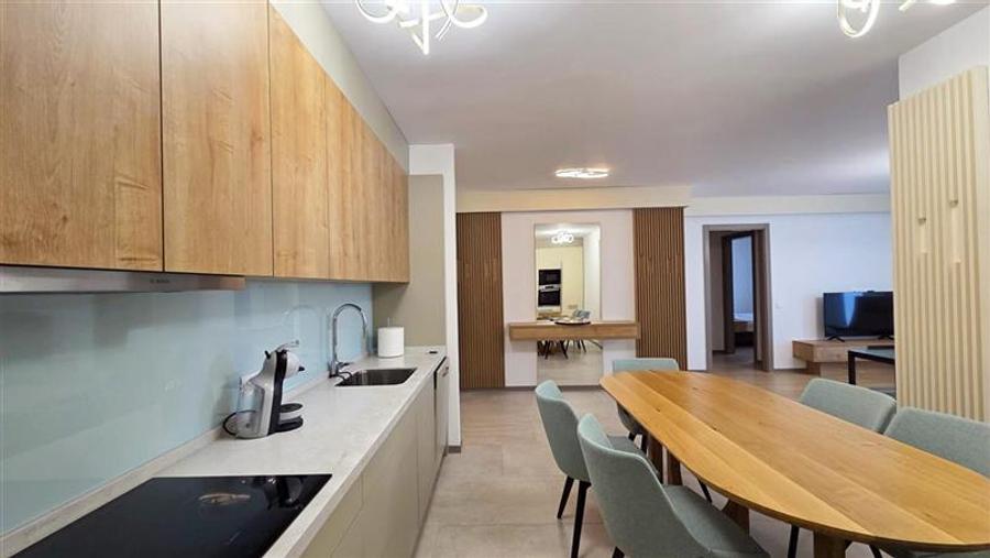 Apartament cu 3 camere decomandat în Central