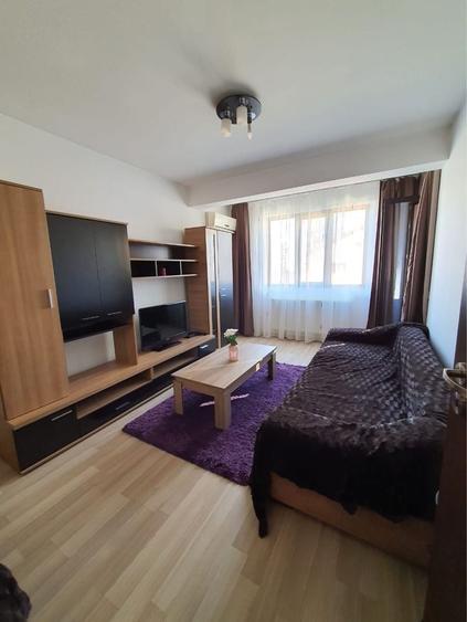 Garsonieră decomandată în Central