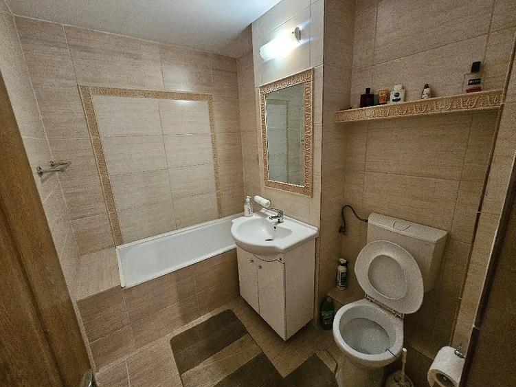Apartament cu 3 camere decomandat în Soarelui