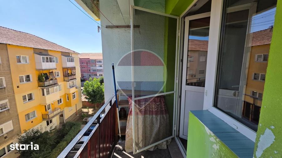 Apartament cu 4 camere în Vitrometan