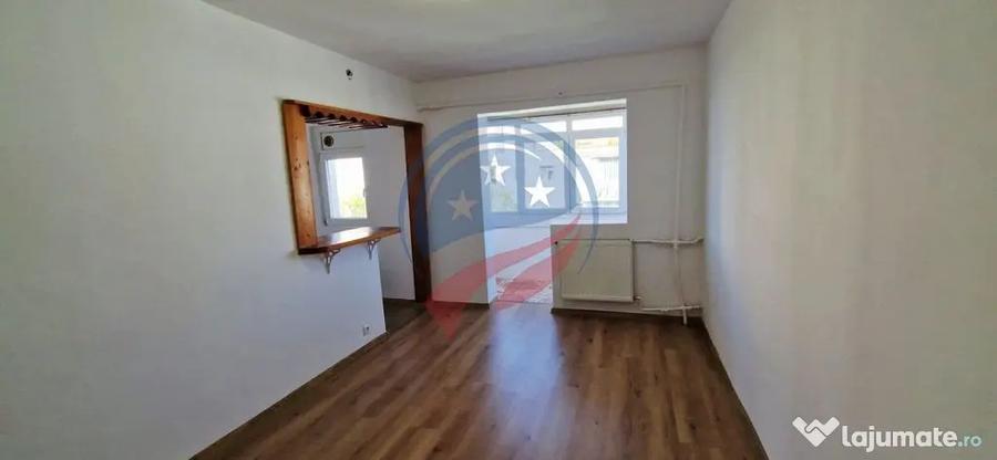 Apartament cu 3 camere semidecomandat în Central