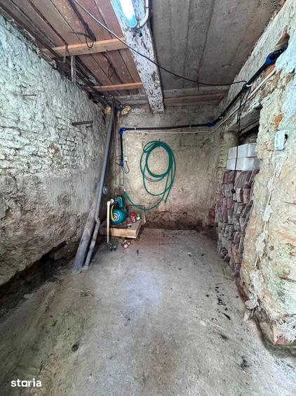 Casă cu 2 camere cu Teren 2380 Mp în Iacobeni