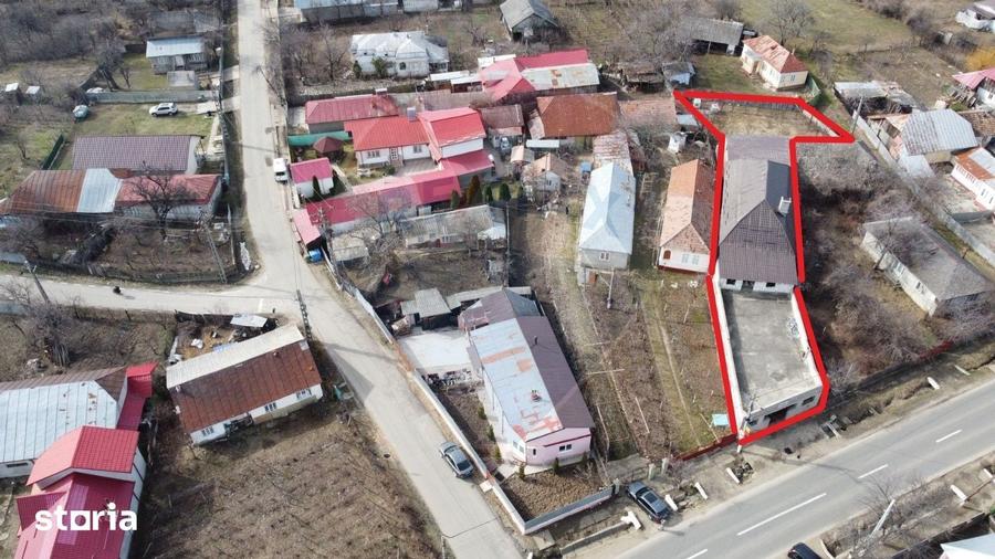 Casă cu 6 camere cu Teren 700 Mp în Străoane