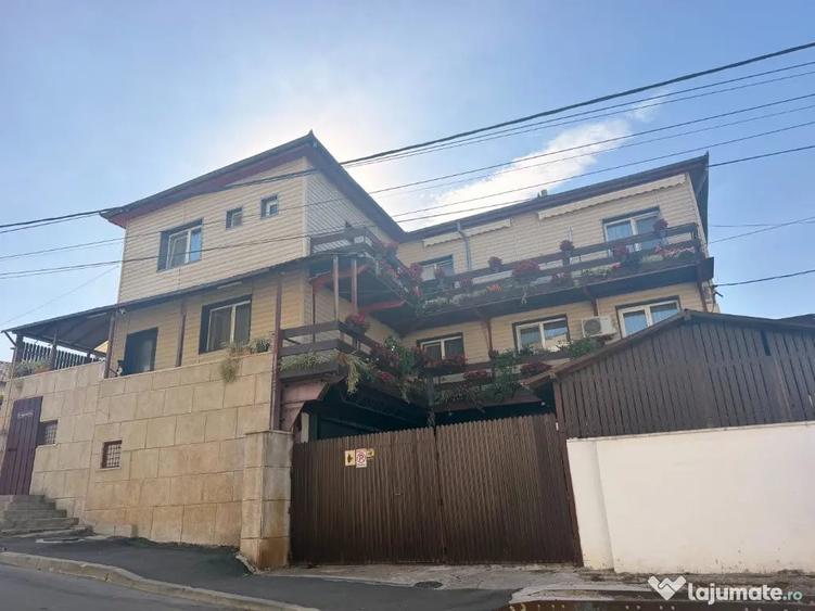 Casă cu 7 camere cu Teren 298 Mp în Central