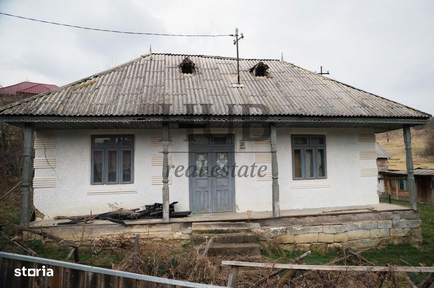 Casă cu 10 camere cu Teren 2500 Mp în Strugari