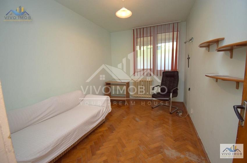 Apartament cu 3 camere semidecomandat în Titan