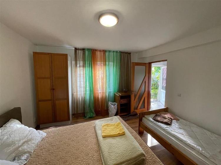Casă individuală cu 6 camere cu Canalizare în Valea Budului