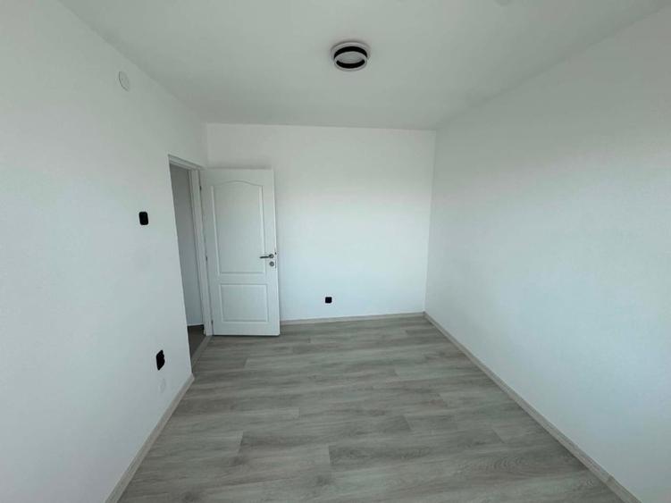 Apartament cu 4 camere decomandat în Cantacuzino