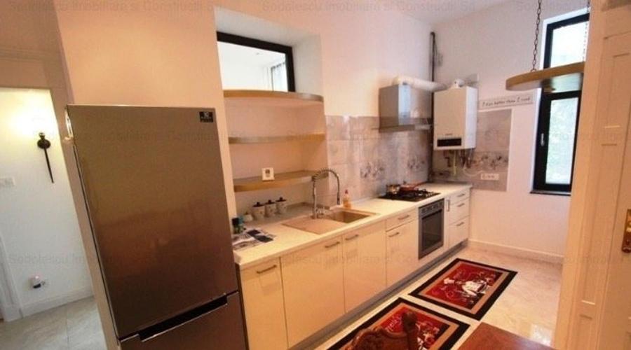 Apartament cu 3 camere semidecomandat, mobilat în Sinaia