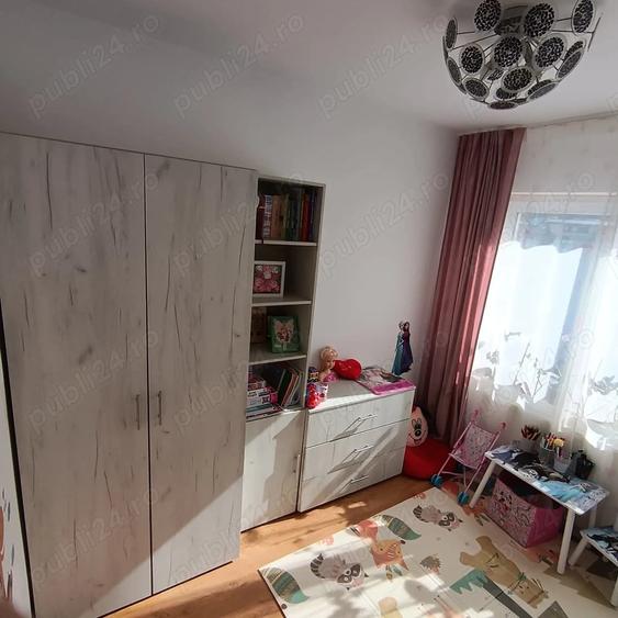 Apartament cu 3 camere semidecomandat în Florești