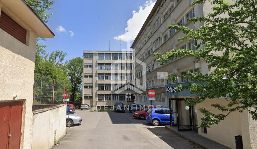 Birou, de 21 mp, în Est