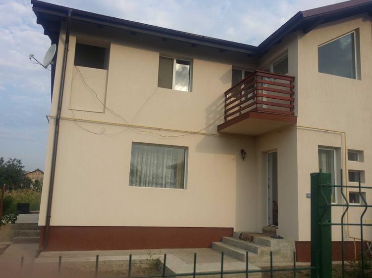 Casă cu 4 camere în Dancu