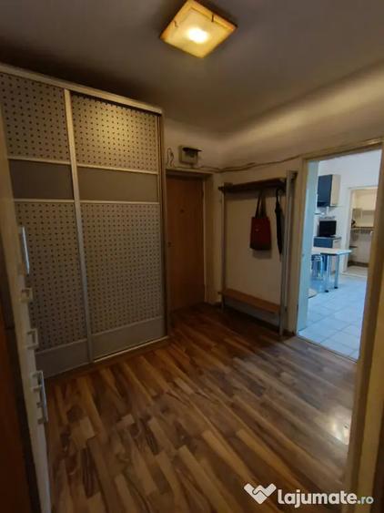 Apartament cu 3 camere decomandat în Săsar