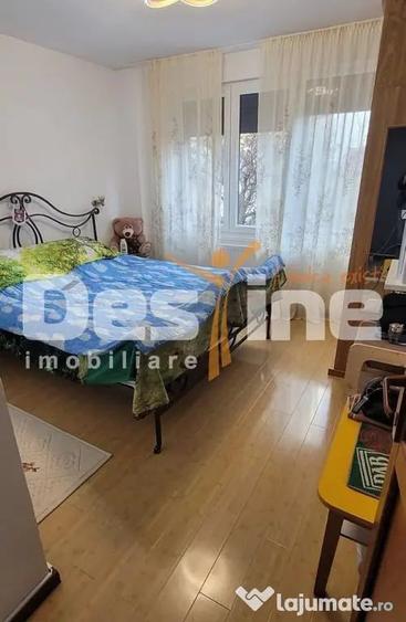 Apartament cu 3 camere decomandat în Craiter