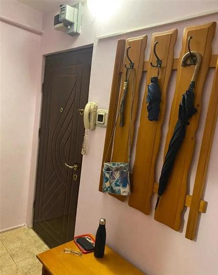 Apartament cu 3 camere semidecomandat, mobilat în Tătărași