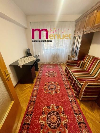 Apartament cu 3 camere decomandat în Central