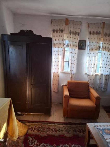 Casă cu 4 camere în Pietroșani