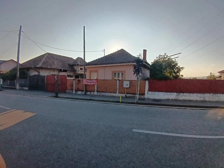 Casă cu 3 camere cu Teren 4500 Mp în Central