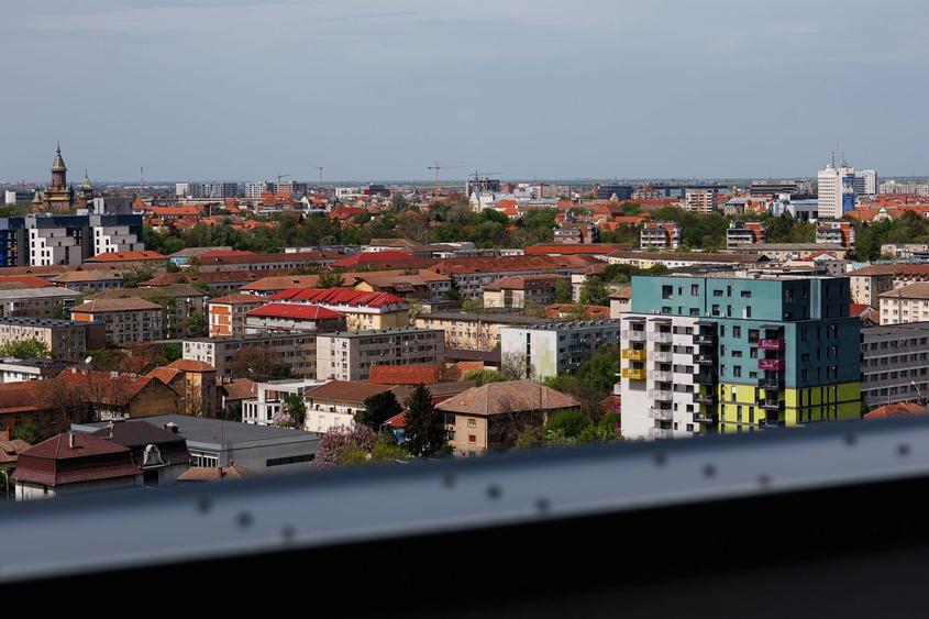 Penthouse cu 3 camere decomandat în Complex Studențesc