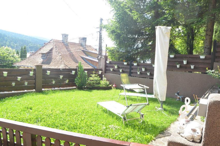 Casă cu 8 camere cu Teren 500 Mp în Central