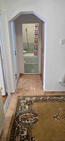 Apartament cu 3 camere decomandat în Astra