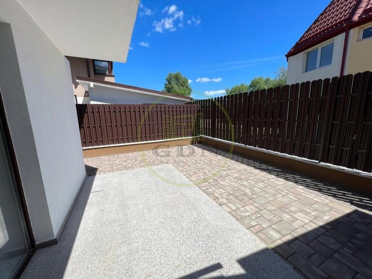 Duplex cu 4 camere cu Canalizare în Florești