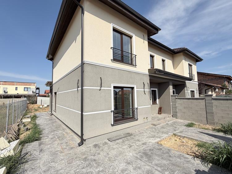 Duplex cu 5 camere cu Canalizare în Moșnița Nouă