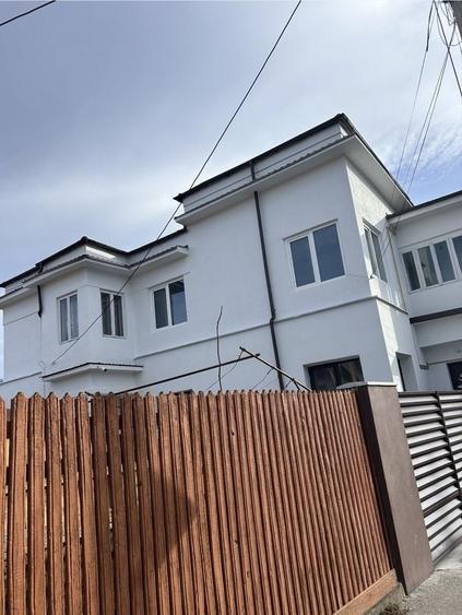 Apartament cu 6 camere decomandat în Exterior Vest