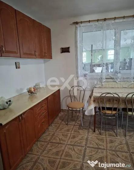 Apartament cu 3 camere semidecomandat în Calea Turzii
